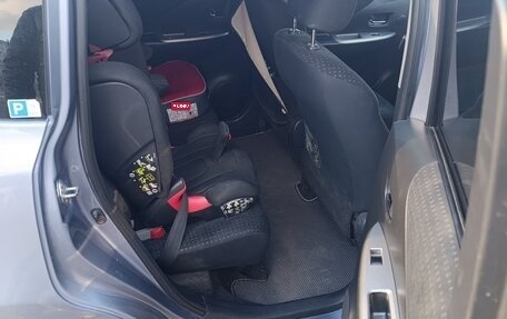 Toyota Ractis I, 2009 год, 800 000 рублей, 14 фотография