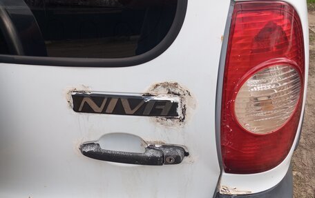 Chevrolet Niva I рестайлинг, 2003 год, 300 000 рублей, 11 фотография