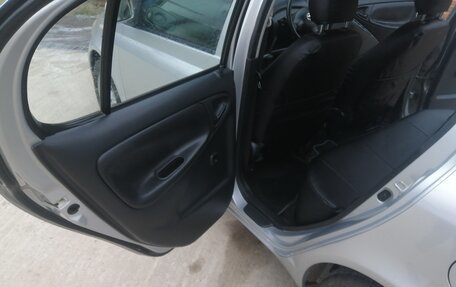 Toyota Vitz, 2003 год, 600 000 рублей, 8 фотография