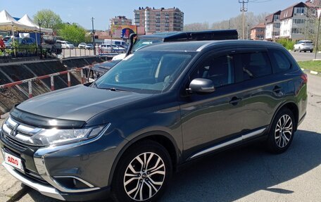 Mitsubishi Outlander III рестайлинг 3, 2018 год, 2 198 000 рублей, 2 фотография