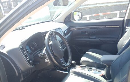 Mitsubishi Outlander III рестайлинг 3, 2018 год, 2 198 000 рублей, 4 фотография