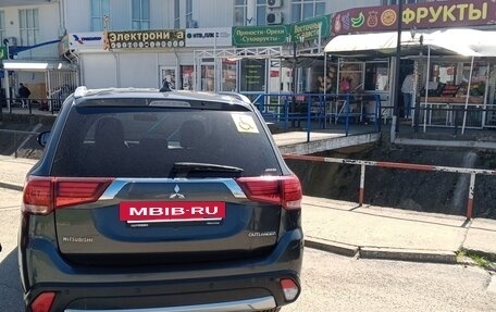 Mitsubishi Outlander III рестайлинг 3, 2018 год, 2 198 000 рублей, 3 фотография