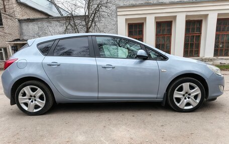 Opel Astra J, 2011 год, 750 000 рублей, 3 фотография