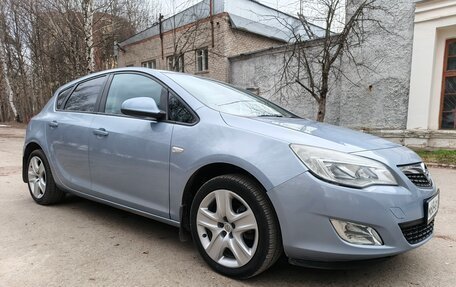 Opel Astra J, 2011 год, 750 000 рублей, 2 фотография
