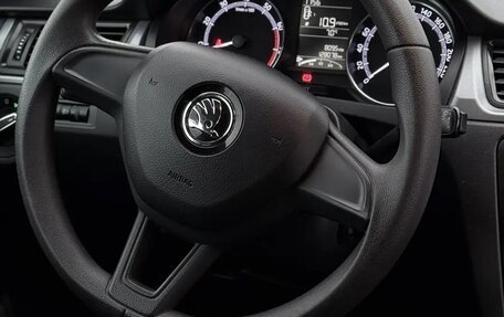 Skoda Rapid I, 2018 год, 1 100 000 рублей, 11 фотография