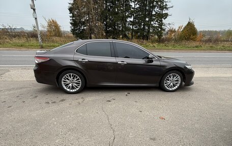Toyota Camry, 2018 год, 2 600 000 рублей, 1 фотография