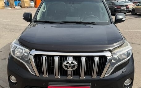 Toyota Land Cruiser Prado 150 рестайлинг 2, 2014 год, 3 700 000 рублей, 1 фотография