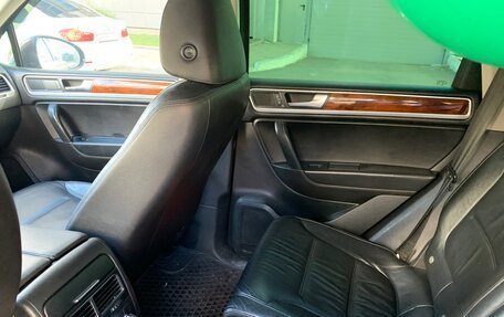 Volkswagen Touareg III, 2010 год, 1 800 000 рублей, 9 фотография