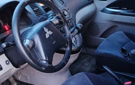 Mitsubishi Grandis, 2006 год, 500 000 рублей, 8 фотография