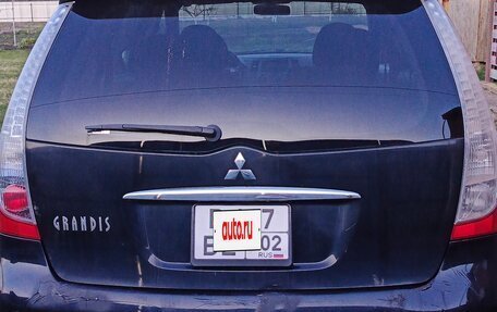 Mitsubishi Grandis, 2006 год, 500 000 рублей, 4 фотография