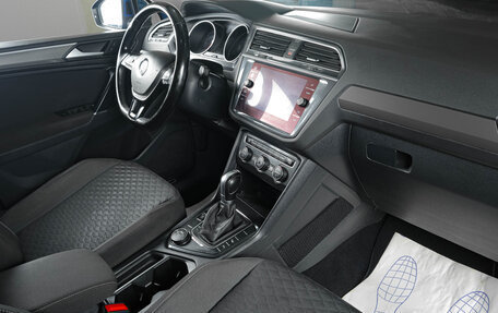 Volkswagen Tiguan II, 2018 год, 2 990 000 рублей, 10 фотография