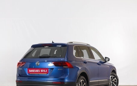 Volkswagen Tiguan II, 2018 год, 2 990 000 рублей, 6 фотография