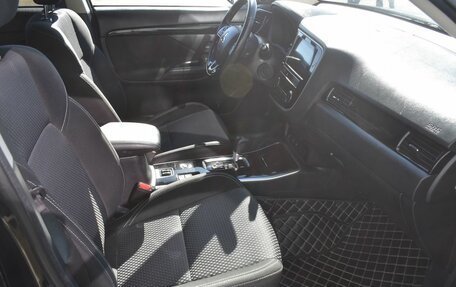 Mitsubishi Outlander III рестайлинг 3, 2019 год, 2 200 000 рублей, 10 фотография