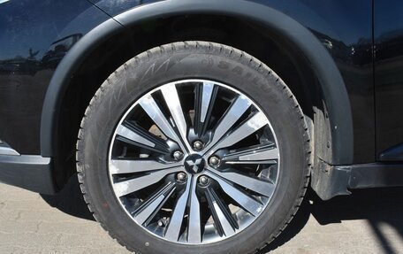 Mitsubishi Outlander III рестайлинг 3, 2019 год, 2 200 000 рублей, 9 фотография