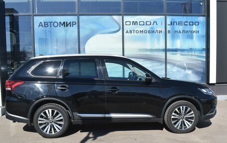 Mitsubishi Outlander III рестайлинг 3, 2019 год, 2 200 000 рублей, 4 фотография