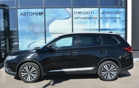 Mitsubishi Outlander III рестайлинг 3, 2019 год, 2 200 000 рублей, 8 фотография