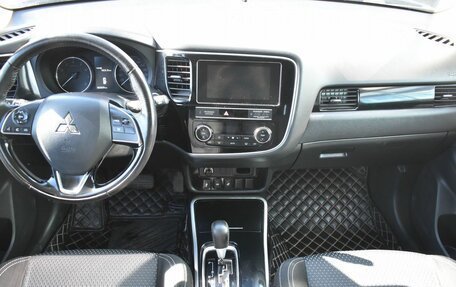 Mitsubishi Outlander III рестайлинг 3, 2019 год, 2 200 000 рублей, 12 фотография