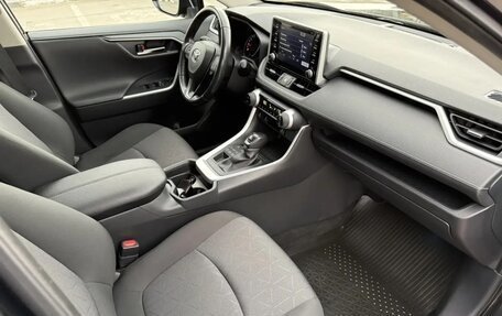 Toyota RAV4, 2019 год, 3 375 000 рублей, 15 фотография