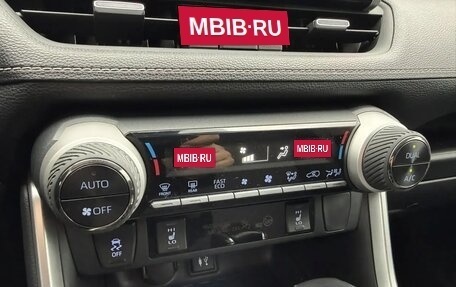 Toyota RAV4, 2019 год, 3 375 000 рублей, 24 фотография