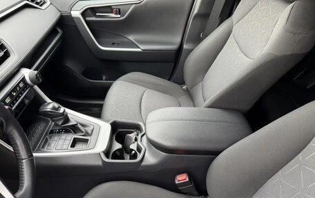 Toyota RAV4, 2019 год, 3 375 000 рублей, 29 фотография