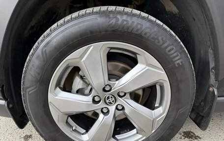 Toyota RAV4, 2019 год, 3 375 000 рублей, 31 фотография