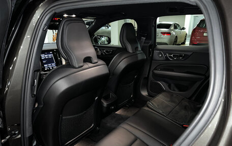 Volvo V60 II, 2019 год, 3 990 000 рублей, 3 фотография