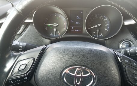 Toyota C-HR I рестайлинг, 2019 год, 2 370 000 рублей, 6 фотография