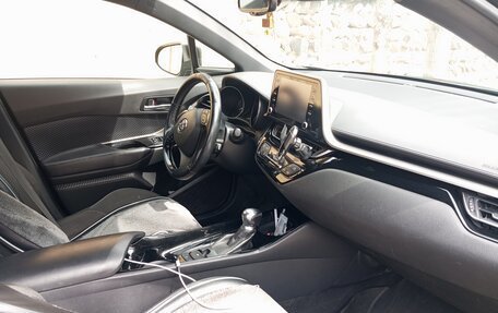 Toyota C-HR I рестайлинг, 2019 год, 2 370 000 рублей, 4 фотография