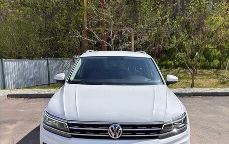 Volkswagen Tiguan II, 2017 год, 2 500 000 рублей, 2 фотография