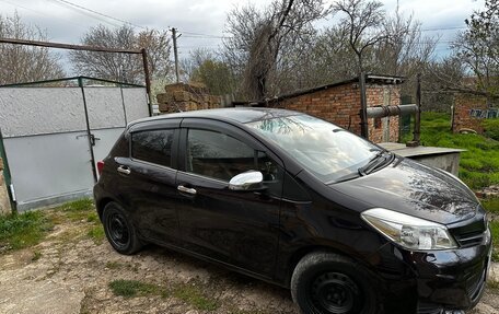 Toyota Vitz, 2015 год, 900 000 рублей, 2 фотография