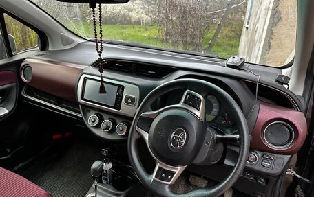 Toyota Vitz, 2015 год, 900 000 рублей, 9 фотография