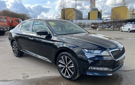 Skoda Superb III рестайлинг, 2025 год, 3 190 000 рублей, 2 фотография