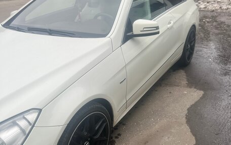 Mercedes-Benz E-Класс, 2011 год, 900 000 рублей, 2 фотография