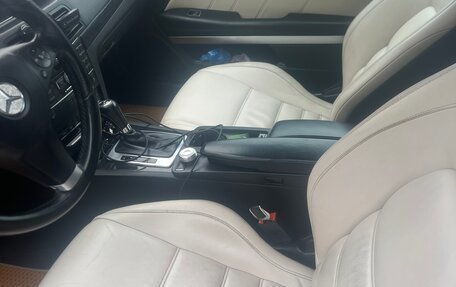 Mercedes-Benz E-Класс, 2011 год, 900 000 рублей, 9 фотография