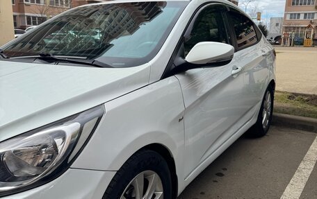 Hyundai Solaris II рестайлинг, 2011 год, 840 000 рублей, 5 фотография