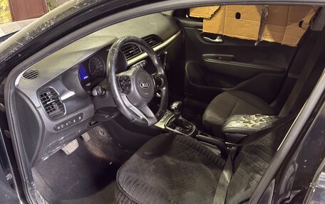 KIA Rio IV, 2018 год, 700 000 рублей, 3 фотография