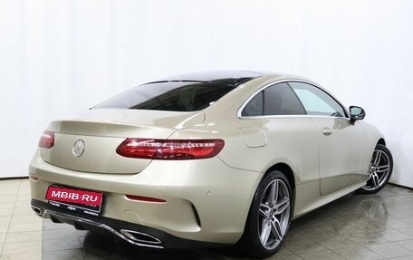 Mercedes-Benz E-Класс, 2019 год, 3 730 000 рублей, 4 фотография