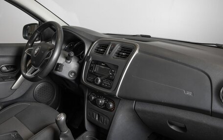 Renault Logan II, 2019 год, 990 000 рублей, 7 фотография