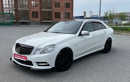 Mercedes-Benz E-Класс, 2011 год, 1 820 000 рублей, 1 фотография