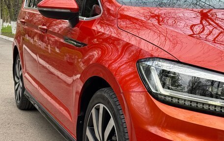 Volkswagen Touran III, 2016 год, 1 870 000 рублей, 2 фотография