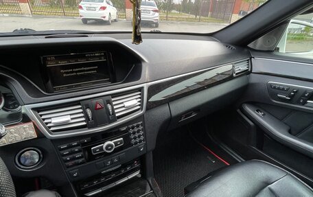 Mercedes-Benz E-Класс, 2011 год, 1 820 000 рублей, 32 фотография