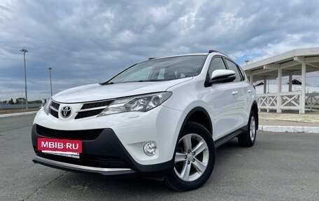 Toyota RAV4, 2014 год, 2 150 000 рублей, 2 фотография