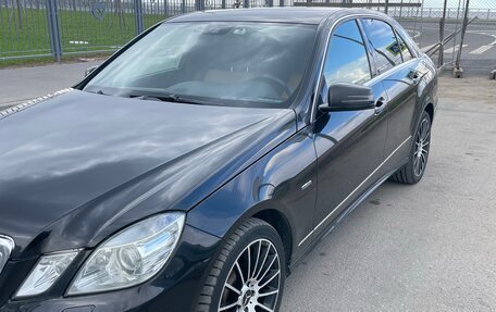 Mercedes-Benz E-Класс, 2012 год, 1 600 000 рублей, 8 фотография