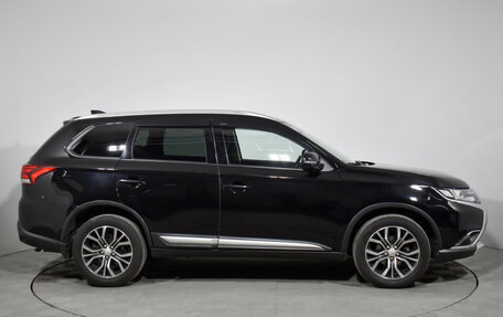 Mitsubishi Outlander III рестайлинг 3, 2018 год, 2 450 000 рублей, 4 фотография