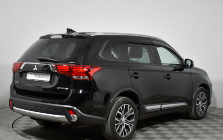 Mitsubishi Outlander III рестайлинг 3, 2018 год, 2 450 000 рублей, 5 фотография