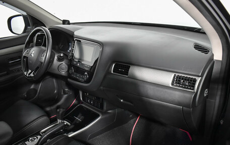 Mitsubishi Outlander III рестайлинг 3, 2018 год, 2 450 000 рублей, 12 фотография