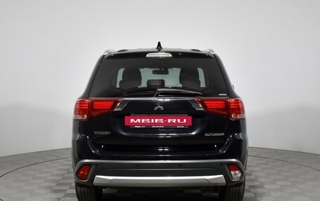 Mitsubishi Outlander III рестайлинг 3, 2018 год, 2 450 000 рублей, 6 фотография