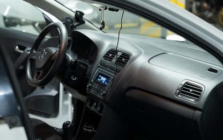 Volkswagen Polo VI (EU Market), 2019 год, 1 200 000 рублей, 24 фотография