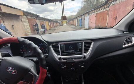 Hyundai Solaris II рестайлинг, 2019 год, 1 000 000 рублей, 3 фотография