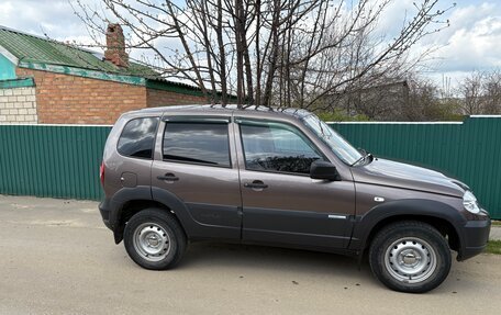 Chevrolet Niva I рестайлинг, 2015 год, 785 000 рублей, 4 фотография